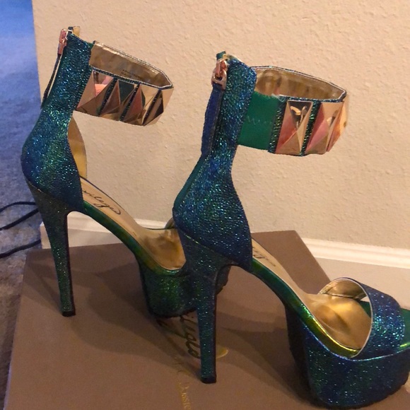 Iridescent heels - Picture 3 of 8